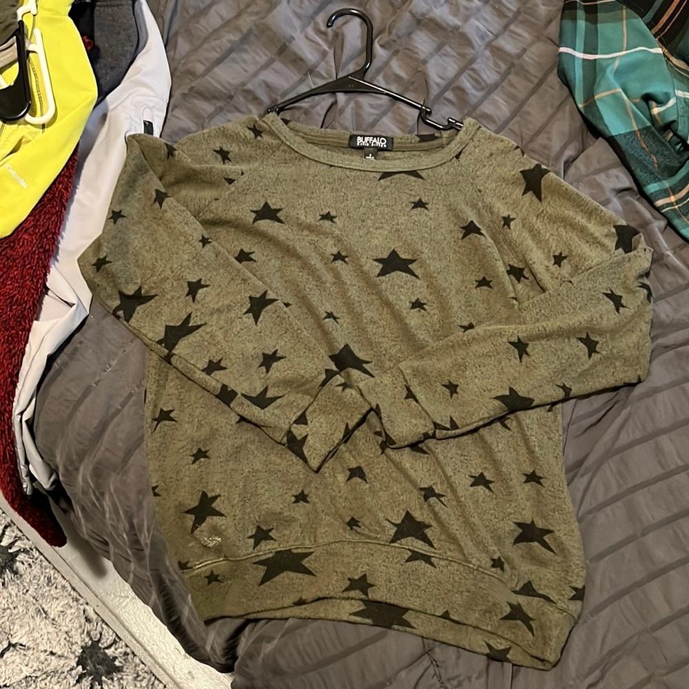 Buttery soft green star flowy long sleeve top
